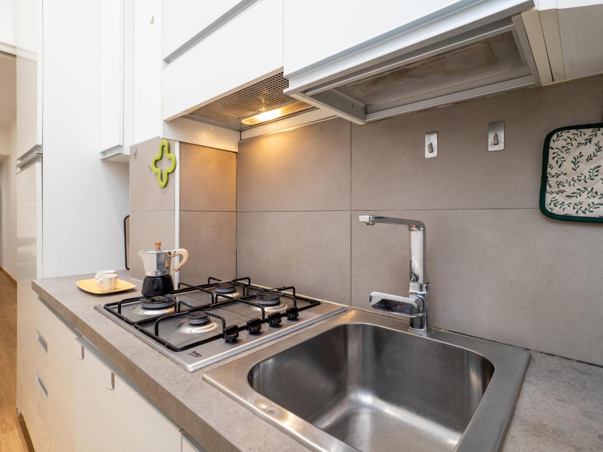 Milano 5 Guests - Modern Apt With Balcony Dış mekan fotoğraf
