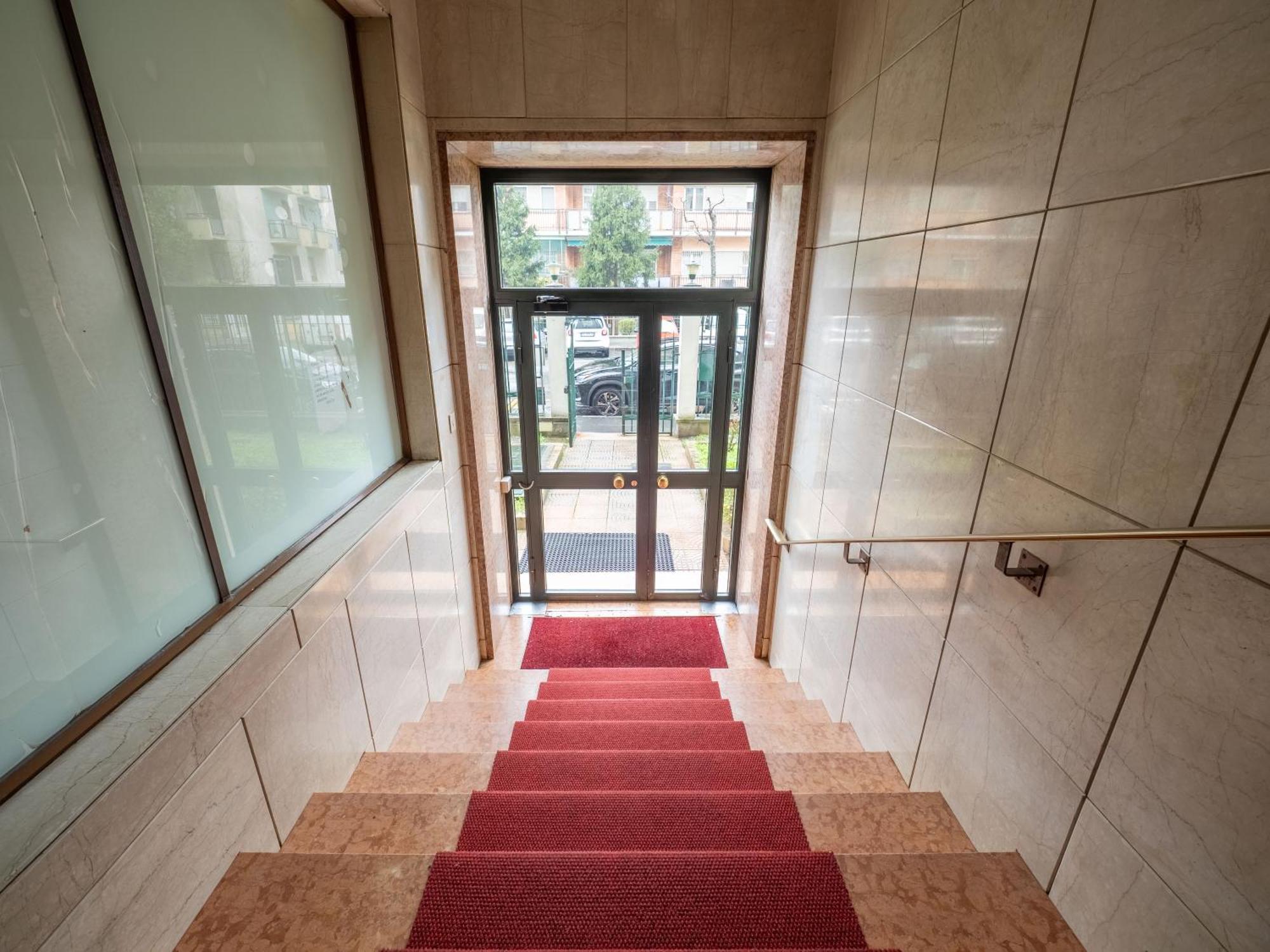 Milano 5 Guests - Modern Apt With Balcony Dış mekan fotoğraf